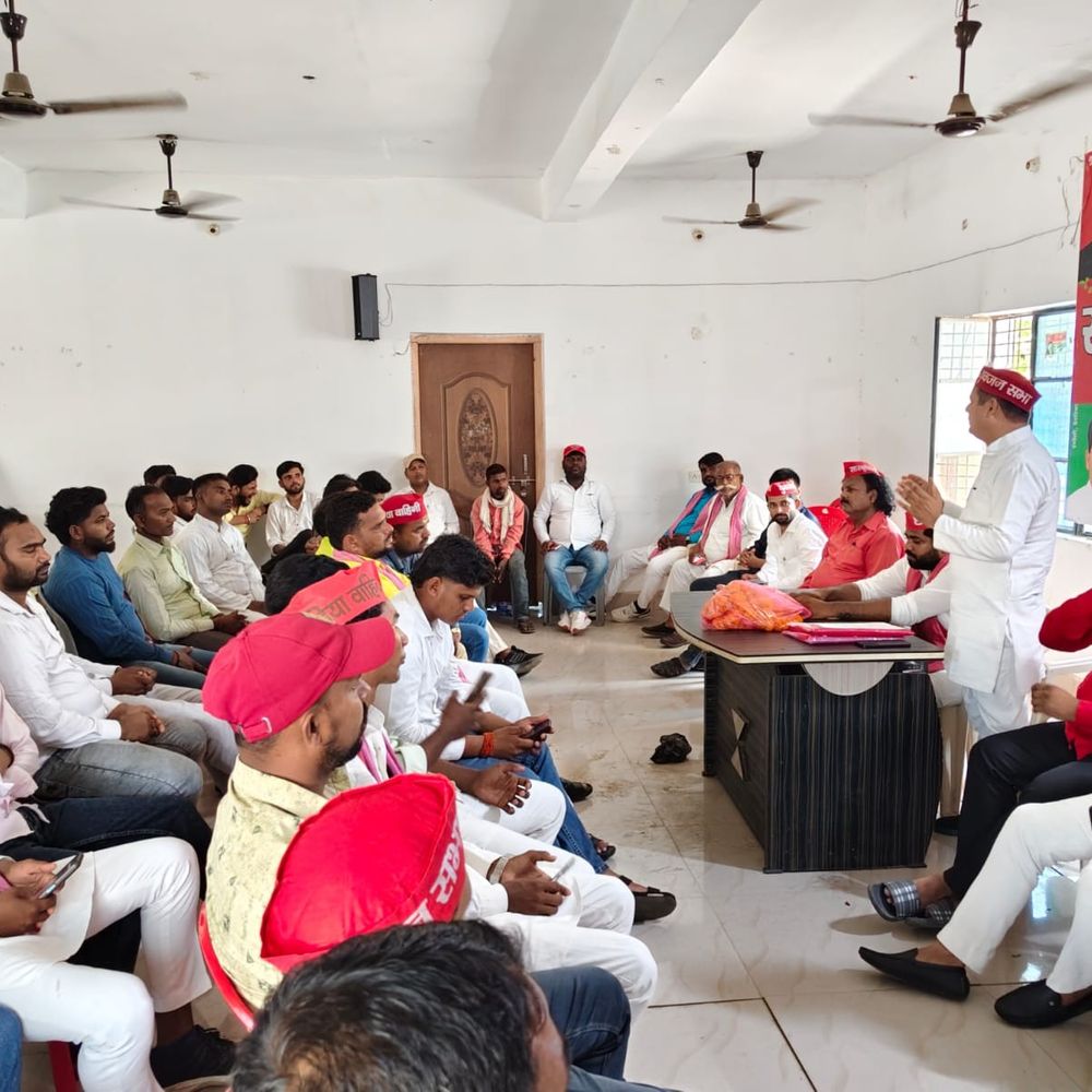 सपा युवा संगठनों की संयुक्त बैठक:बूथों को मजबूत करने और भाजपा को घेरने की रणनीति पर हुई चर्चा