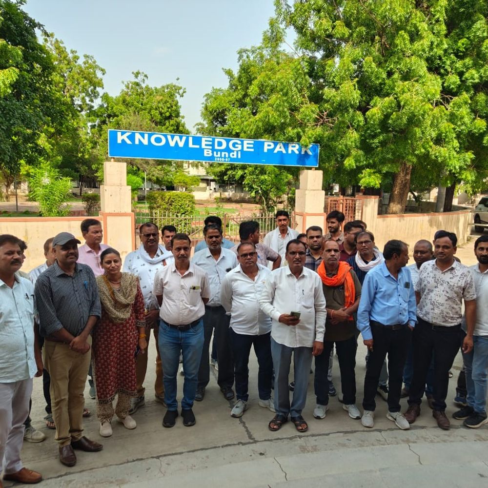 पंचायती राज कर्मचारियों ने मंत्री की कार्रवाई का किया विरोध:बूंदी में 15 जून से ग्रामीण सेवा शिविरों के बहिष्कार की चेतावनी