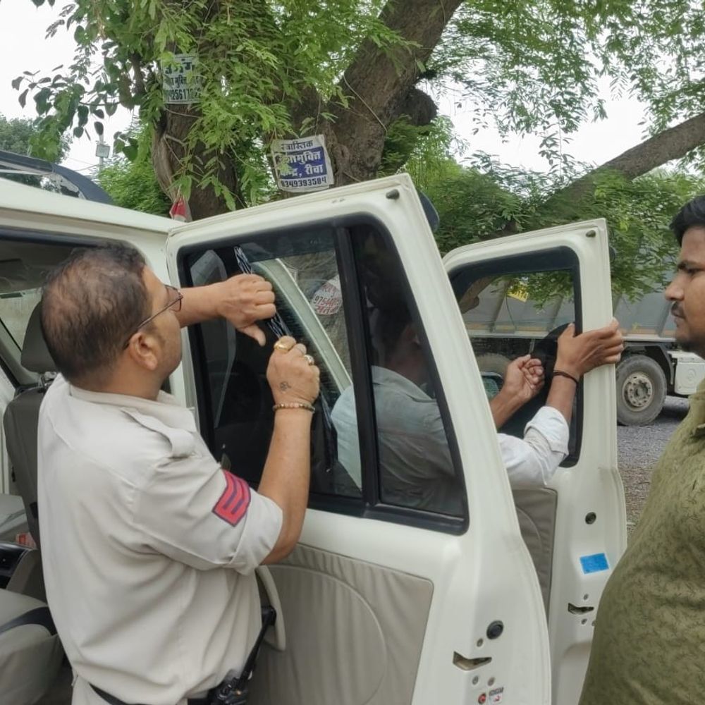 मैहर पुलिस की सख्ती, 13 वाहनों के चालान बनाए:  सरिया लदे ट्रैक्टर और सवारी ढोते मालवाहकों पर भी एक्शन; ₹7600 जुर्माना वसूला – Maihar News