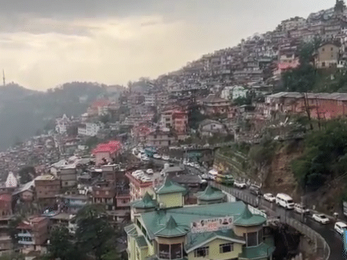 हिमाचल में अगले 24 घंटे फ्लैश फ्लड का अलर्ट:नेरी में 81 किमी/घंटा की रफ्तार से तूफान, कई शहरों का पारा 12 डिग्री तक गिरा