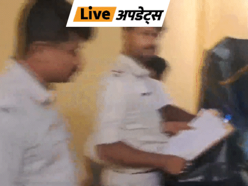 भास्कर अपडेट्स:बंगाल में TMC नेता के घर के पास छापा, भारी मात्रा में सरकारी राहत सामग्री बरामद