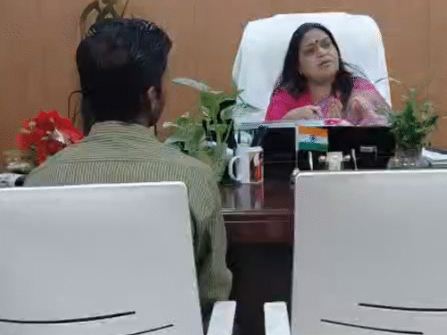 'मेरी पत्नी के कई लवर, उनके नाम का टैटू बनवाया':पति बोला- आशिक के साथ महंगे रेस्टोरेंट जाती-घूमती, पत्नी ने कहा- तुम मुझे खुश नहीं रखते; तलाक चाहिए