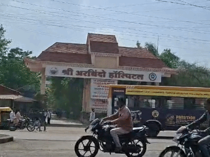 एमपी-हादसे में रक्षा मंत्री राजनाथ के रिश्तेदार की मौत:इंदौर में देर रात तेज रफ्तार बस ने टक्कर मारी, शव को दिल्ली एयरलिफ्ट किया