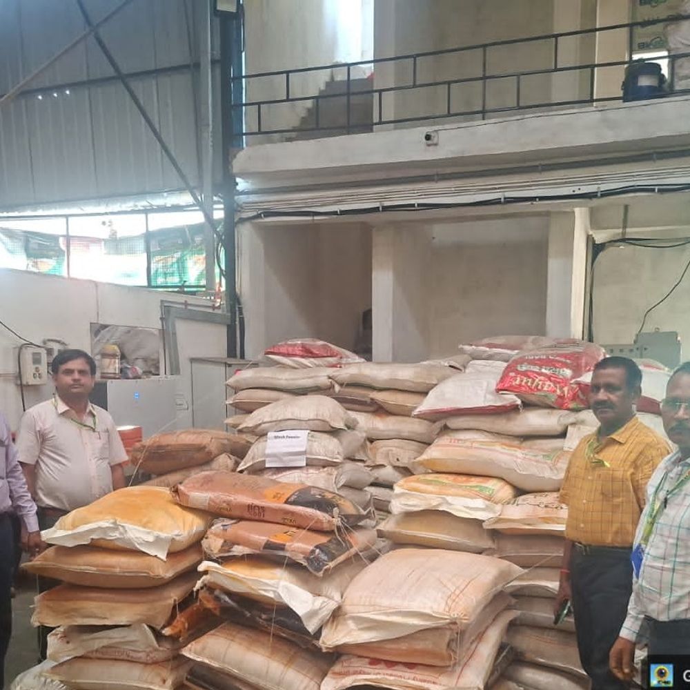 कानपुर देहात में 14 लाख का मिलावटी मसाला जब्त:खाद्य विभाग ने दो फैक्ट्रियों पर छापेमारी कर की कार्रवाई