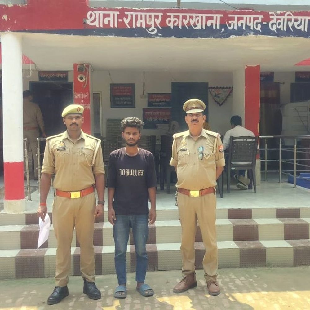 देवरिया में दुष्कर्म-पॉक्सो एक्ट का फरार आरोपी गिरफ्तार:रामपुर कारखाना पुलिस ने डुमरी-देवरिया मार्ग से दबोचा