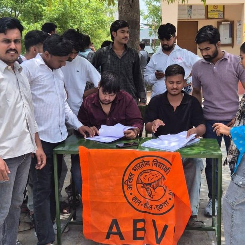 ब्यावर कॉलेज में दस्तावेज सत्यापन तिथि बढ़ाने की मांग:एबीवीपी ने ज्ञापन सौंपकर छात्रों को दी प्रक्रिया की जानकारी