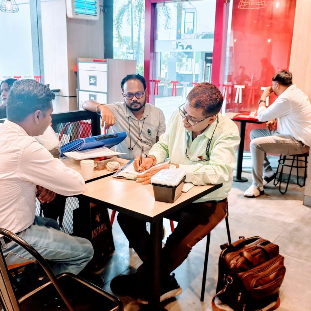 कोरबा में खाद्य सुरक्षा विभाग की दबिश:12 से ज्यादा दुकानों से बर्गर-मिठाई समेत खाद्य पदार्थों के नमूने जांच के लिए भेजे गए