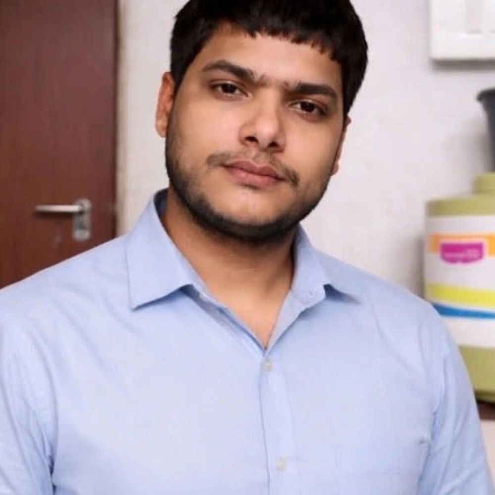 बस्ती में फ्रिज का तार जोड़ते समय लगा करंट:युवक की मौत, 4 महीने पहले हुआ था बेटा, पत्नी बेहोश होकर गिरी