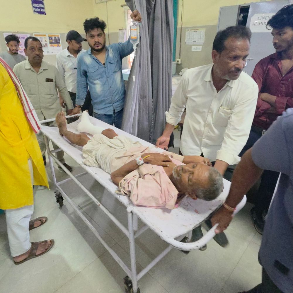 शाजापुर में कार की टक्कर से बुजुर्ग घायल:  सहज पब्लिक स्कूल के सामने हादसा, जिला अस्पताल में उपचार जारी – shajapur (MP) News