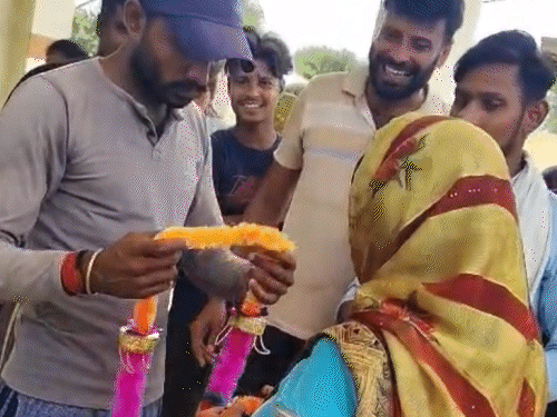 प्रेमी संग आपत्तिजनक हालत में पकड़ाई 3 बच्चों की मां:नालंदा में पति की मर्जी से की शादी; 5 साल से था अफेयर