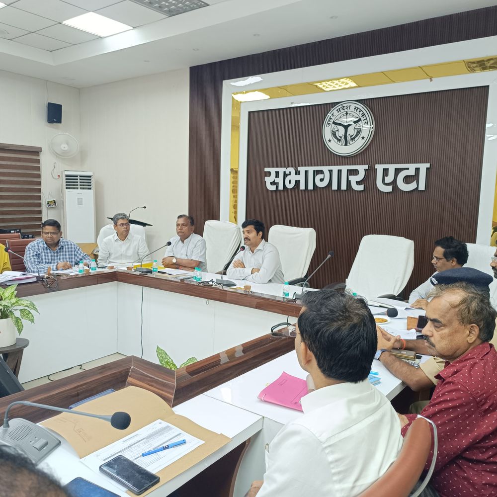 सीएम डैशबोर्ड योजनाओं पर डीएम सख्त:एटा में युवाओं-किसानों के हित में तेज होंगे विकास कार्य और ऋण वितरण