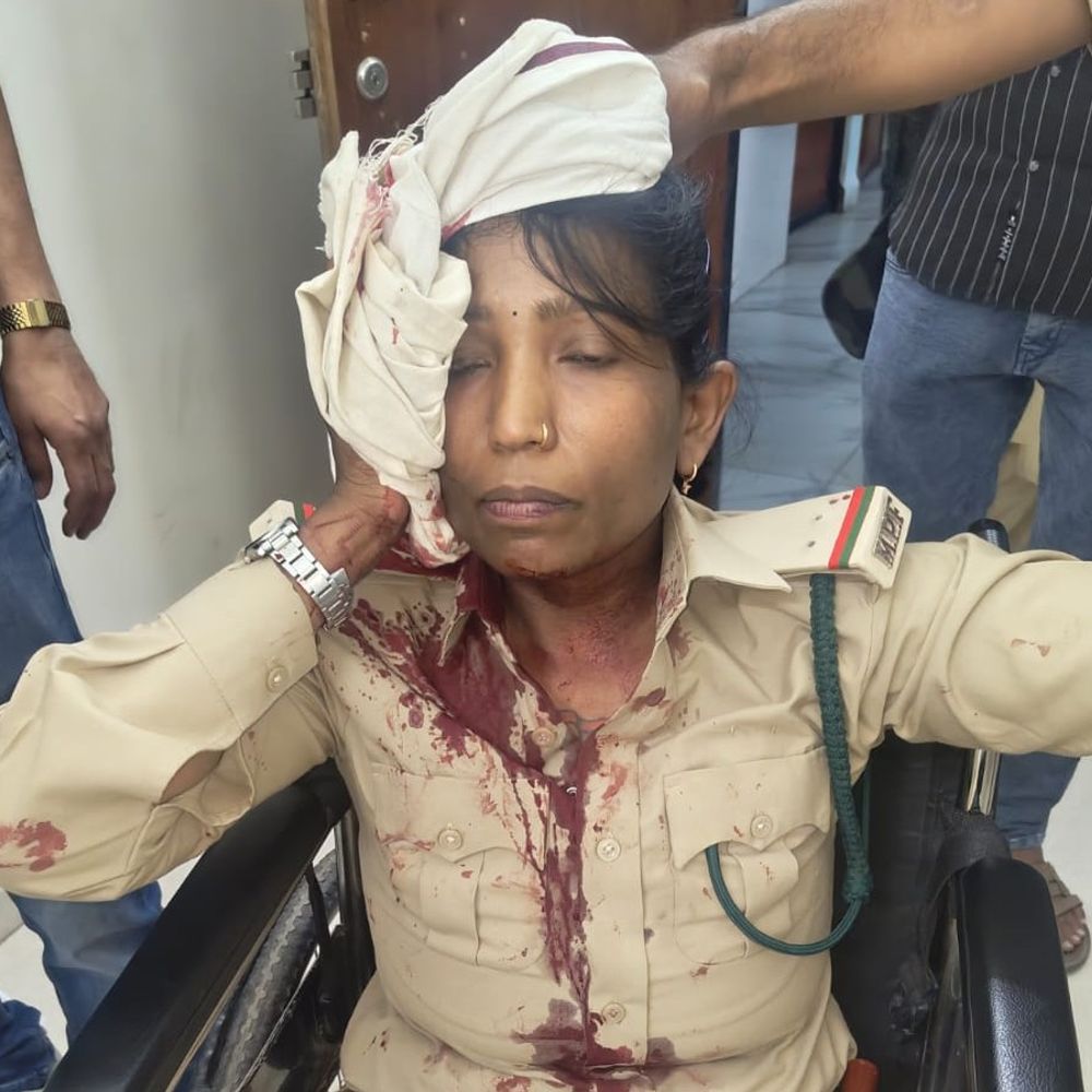 देवास में वन विभाग की टीम पर हमला, 6 घायल:  अतिक्रमण हटाने पहुंची टीम पर ग्रामीणों ने फेंका पत्थर; वाहनों के कांच भी तोड़े – Dewas News