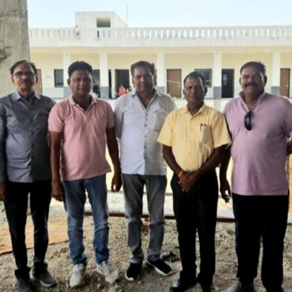 सरगरा समाज के निर्माणधीन हॉस्टल का किया निरीक्षण:समाजबंधुओं के आर्थिक सहयोग से बन रहा हॉस्टल, ताकि समाज के बच्चे यहां रहकर पढ़ सके