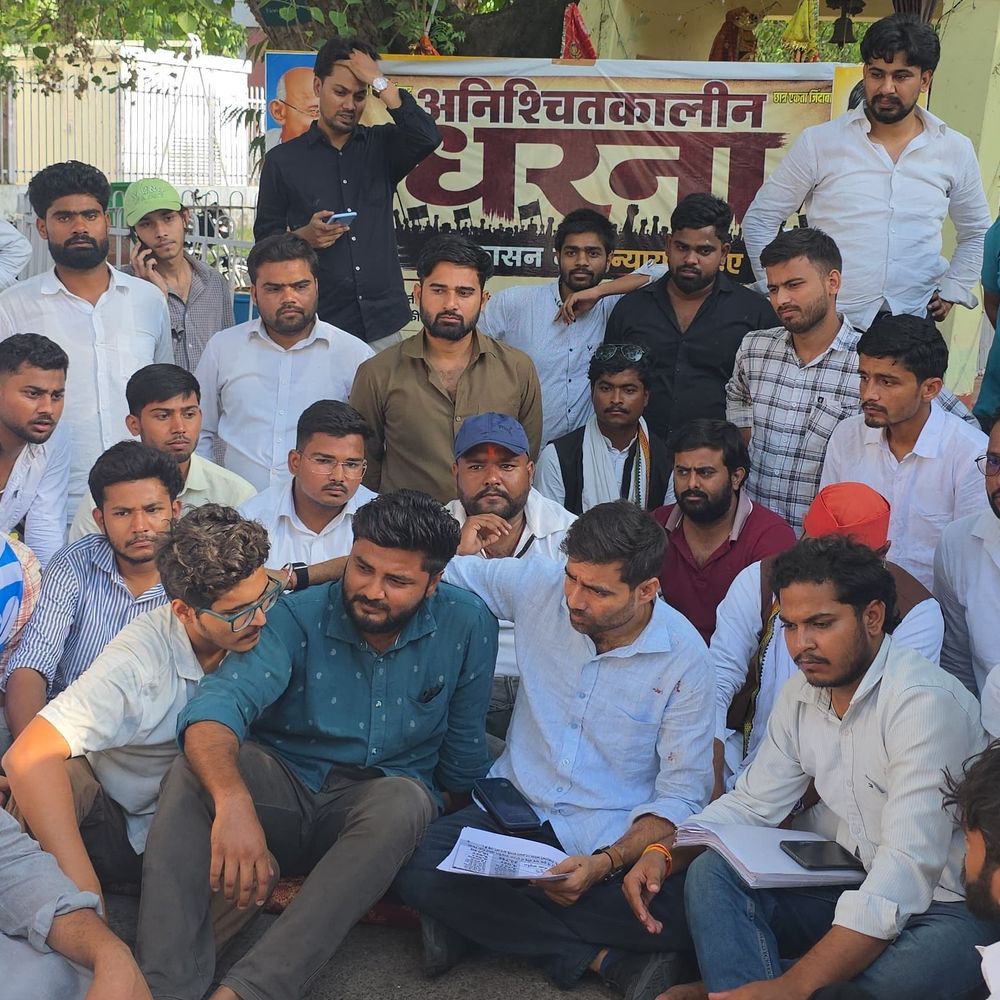 LU में छात्रों का धरना 13वें दिन भी जारी:अभिभावकों ने संभाला मोर्चा, समर्थन देने पहुंचे NSUI अध्यक्ष विनोद जाखड़