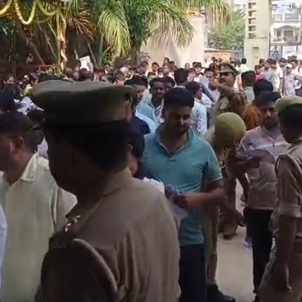 महराजगंज में प्रवक्ता परीक्षा आज:12 केंद्रों पर 5168 अभ्यर्थी देंगे परीक्षा, सुरक्षा के कड़े इंतजाम, सघन जांच के बाद प्रवेश