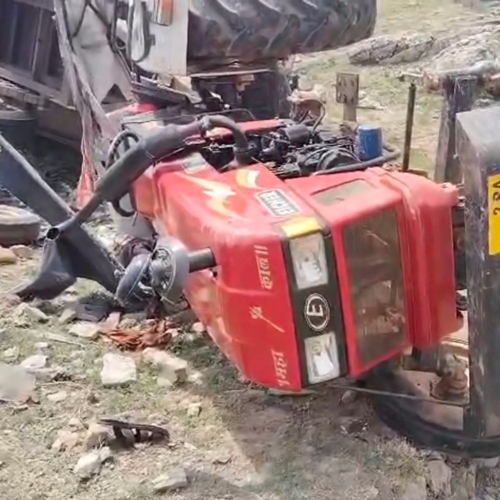 ट्रैक्टर-ट्रॉली पलटने से नीचे दबा ड्राइवर, मौत:गाय को बचाने की कोशिश में हुआ हादसा, जांच में जुटी पुलिस