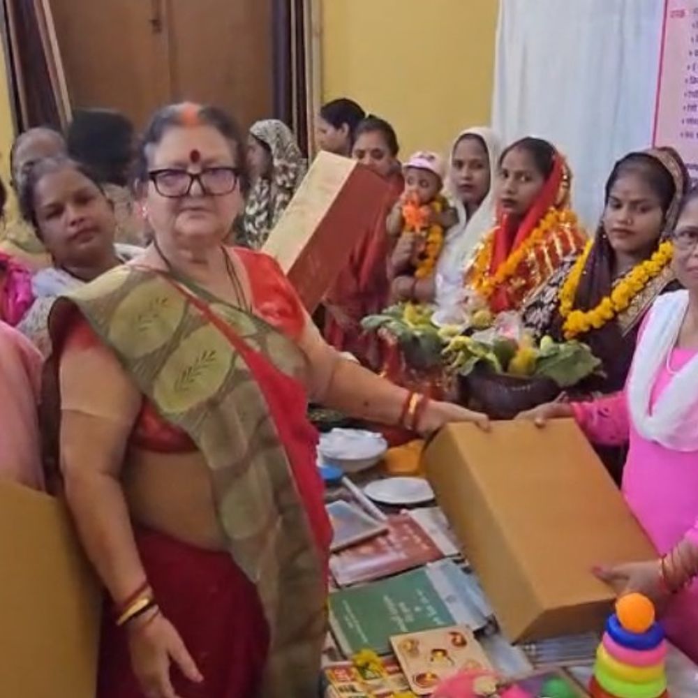 प्रदर्शनी में बोलीं मेयर प्रमिला पांडे:मोदी-योगी ने महिलाओं को 'इज्जत घर' दिया, राशन कार्ड पर नाम होने से आज मैं भी अपने घर की मुखिया हूँ'