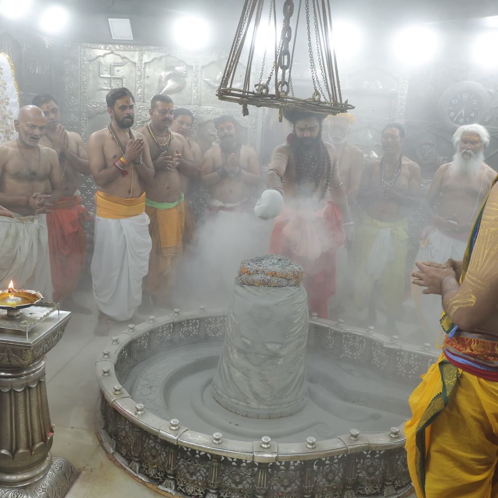 पुरूषोत्तम मास समापन से पहले महाकाल को छप्पन भोग:चतुर्दशी तिथि पर विशेष पूजन के साथ हुआ दिव्य श्रृंगार