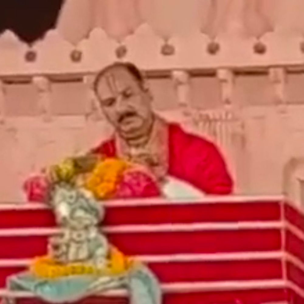 पंडित प्रदीप मिश्रा: गुरु भक्ति, दृढ़ संकल्प से जीवन सुंदर:शिव महापुराण कथा में बोले, शिव कृपा से मिलता है वैभव