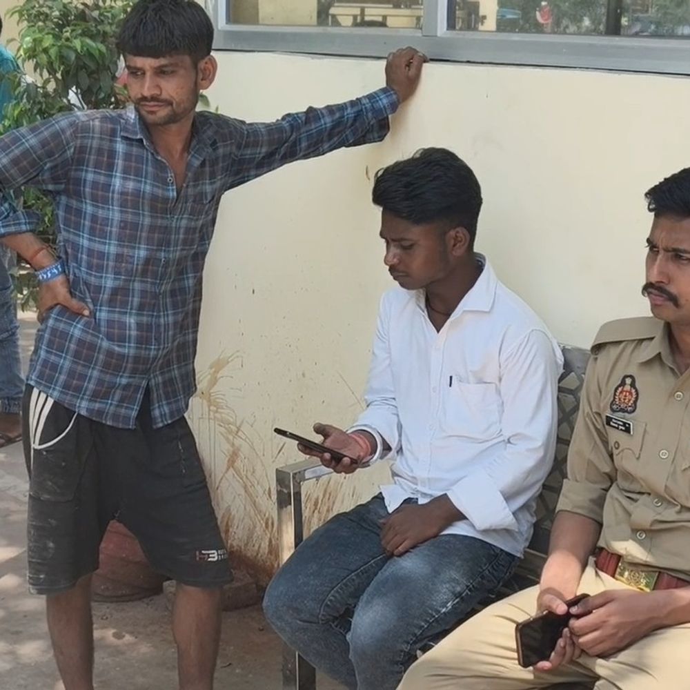 कानपुर में बेटे के सामने पिता की डूबकर मौत:दोनों ने साथ में शराब पी, नहर किनारे कपड़े धो रहा था बेटा, पिता नहा रहे थे
