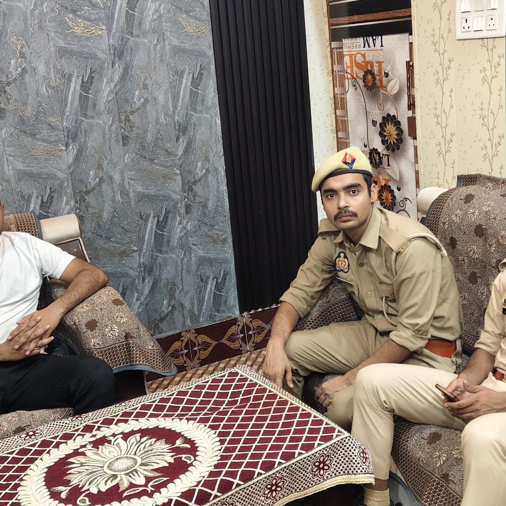 हरदोई में कांग्रेस नेता अमलेन्द्र त्रिपाठी हाउस अरेस्ट:नीट पेपर लीक विरोध में राजभवन घेराव से पहले पुलिस ने की कार्रवाई