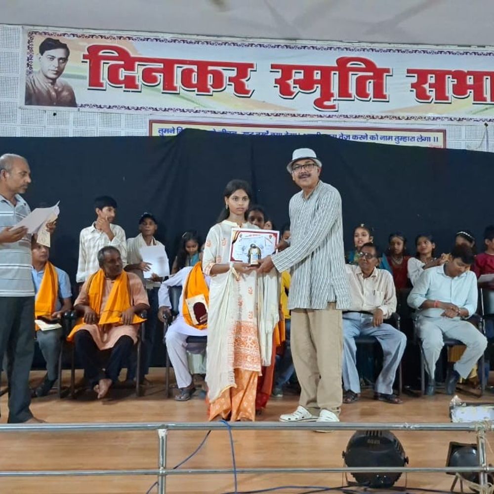 सिमरिया में 12 दिवसीय नाट्य कार्यशाला संपन्न:बच्चों ने मोबाइल दुरुपयोग पर नाटक किया, कलाकारों-प्रशिक्षकों को सम्मानित किया गया