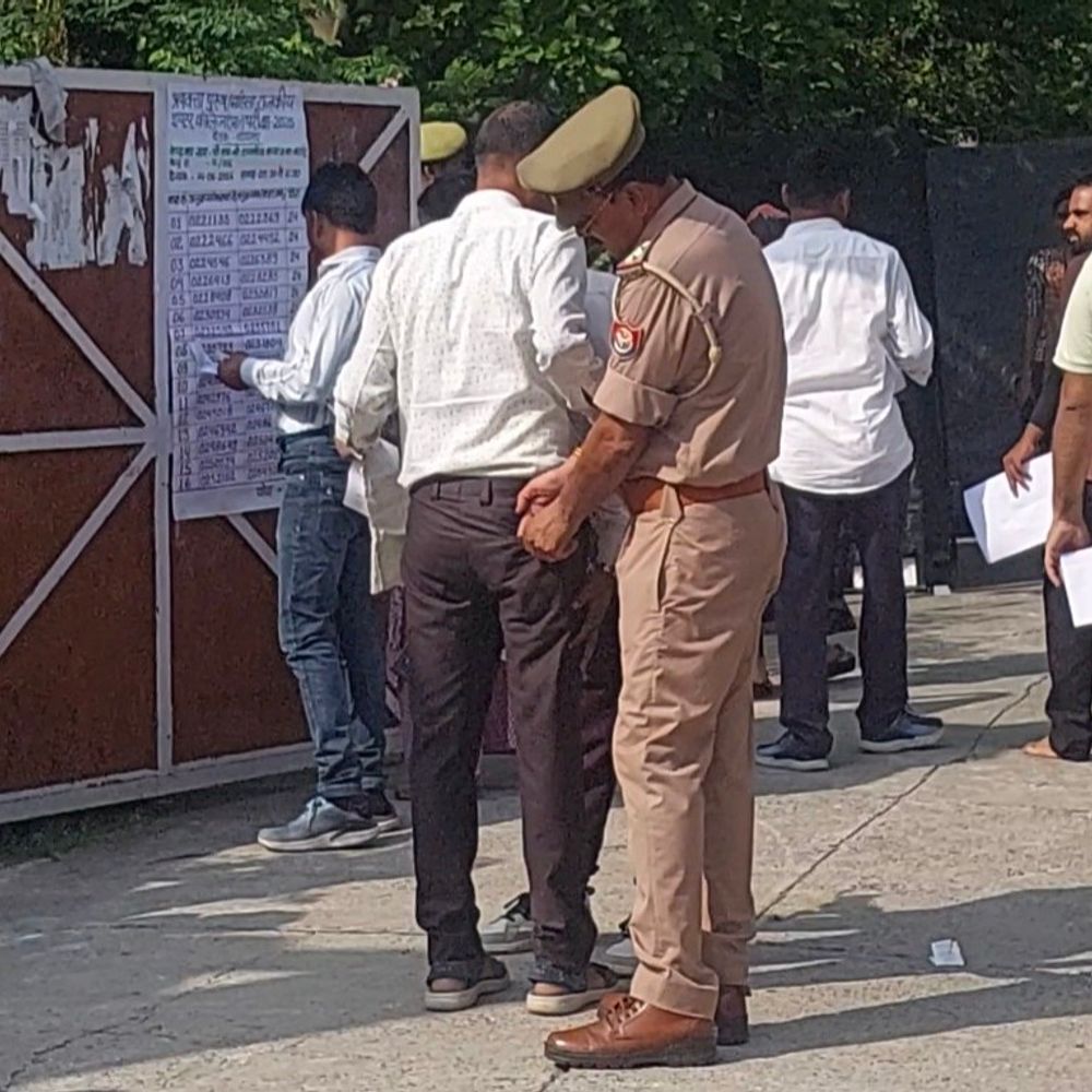 बदायूं में प्रवक्ता प्रारंभिक परीक्षा शुरू:4601 परीक्षार्थी पंजीकृत, CCTV निगरानी में हो रहा प्रवेश