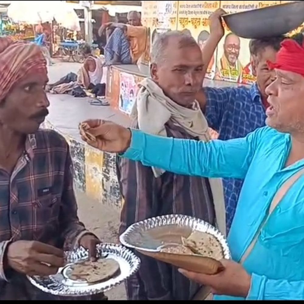 सपा ने नमक-रोटी खाकर भाजपा सरकार का विरोध किया:महंगाई, बेरोजगारी और स्वास्थ्य सेवाओं पर साधा निशाना