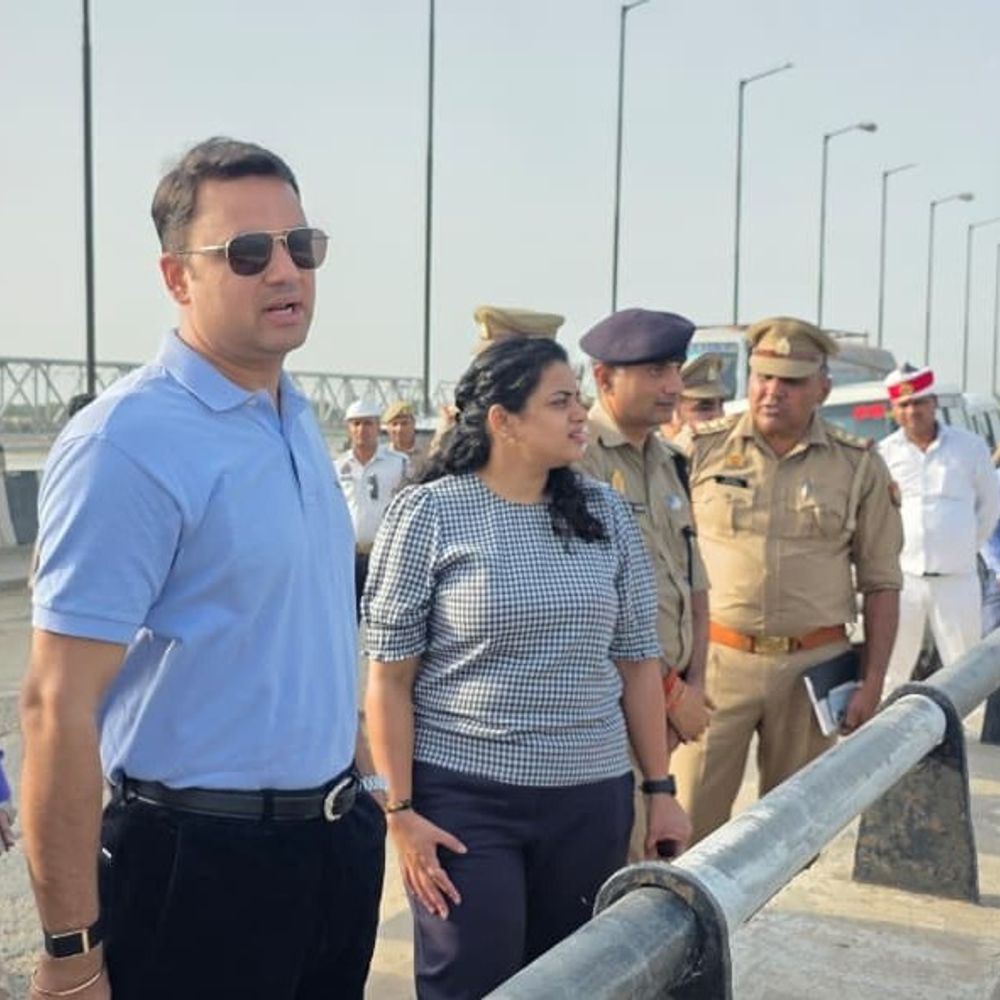 बदायूं में DM-SSP ने किया कछला गंगाघाट का निरीक्षण:सोमवती अमावस्या को लेकर सुरक्षा-व्यवस्था चेक की, कहा- श्रद्धालुओं को न हो दिक्कत