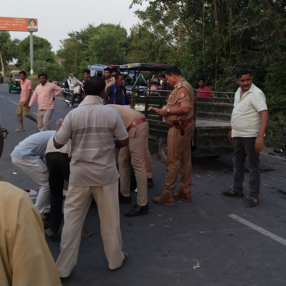 दो बाइकों की आमने-सामने भिड़ंत में 2 की मौत:कानपुर देहात में रूरा-डेरापुर रोड पर शारदा गेस्ट हाउस के सामने हुआ हादसा, एक गंभीर घायल