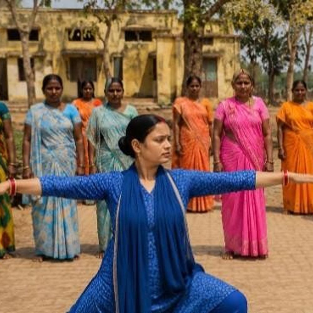 मिर्जापुर में 4,800 कर्मियों को योग प्रशिक्षण:अंतरराष्ट्रीय योग दिवस की तैयारी, 22 केंद्रों पर 3 दिवसीय कार्यक्रम