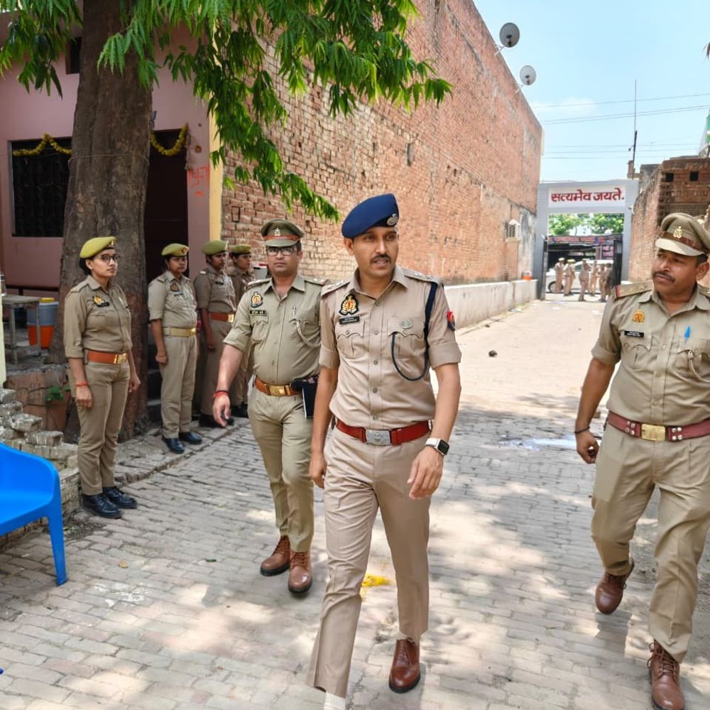 कौशांबी में PGT परीक्षा, 1738 अभ्यर्थी अनुपस्थित:सात केंद्रों पर 2755 में से 1017 ने दी परीक्षा, सख्ती का असर