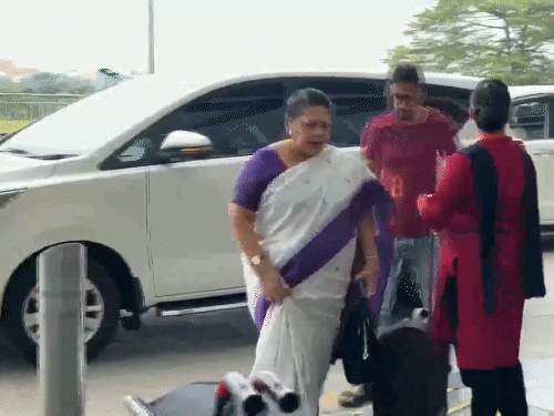 TMC के बागी लोकसभा सांसद कल स्पीकर बिरला से मिलेंगे:ममता ने सायोनी घोष को पार्टी पद से हटाया; सायोनी ने कहा- समय आने पर बोलूंगी