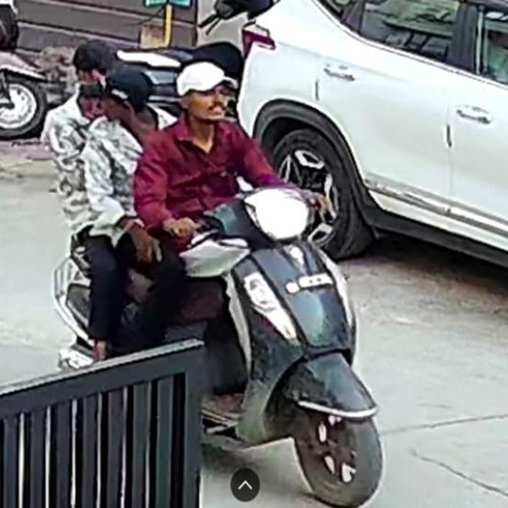 इंदौर में महिला से चेन स्नैचिंग का खुलासा:200 से ज्यादा CCTV खंगालकर पुलिस ने पकड़े आरोपी, चोरी की स्कूटी भी बरामद