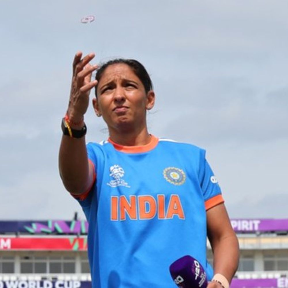 विमेंस टी-20 वर्ल्डकप में IND Vs PAK:भारत का पहला विकेट गिरा, शेफाली सिक्स लगाने के बाद आउट; स्कोर-6/1