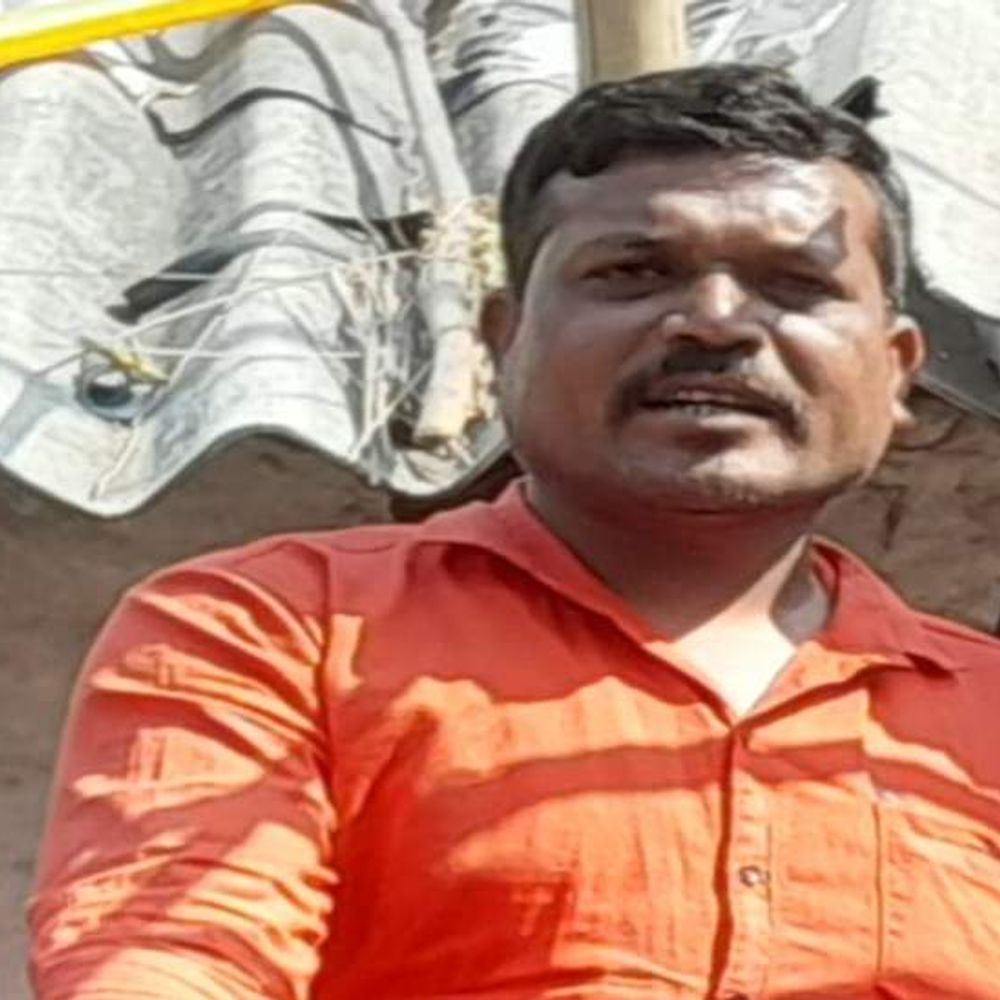 इंदौर में नगर निगम कर्मचारी ने किया सुसाइड:हनुमानजी की तस्वीर सीने से लगाकर फांसी पर झूला; पत्नी मायके गई थी