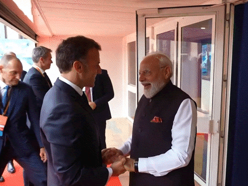 PM मोदी फ्रांस दौरे पर, राष्ट्रपति मैक्रों से मिले:भारत इनोवेट्स कार्यक्रम का उद्घाटन किया; प्रधानमंत्री ने होटल में भारतीय समुदाय से मुलाकात की