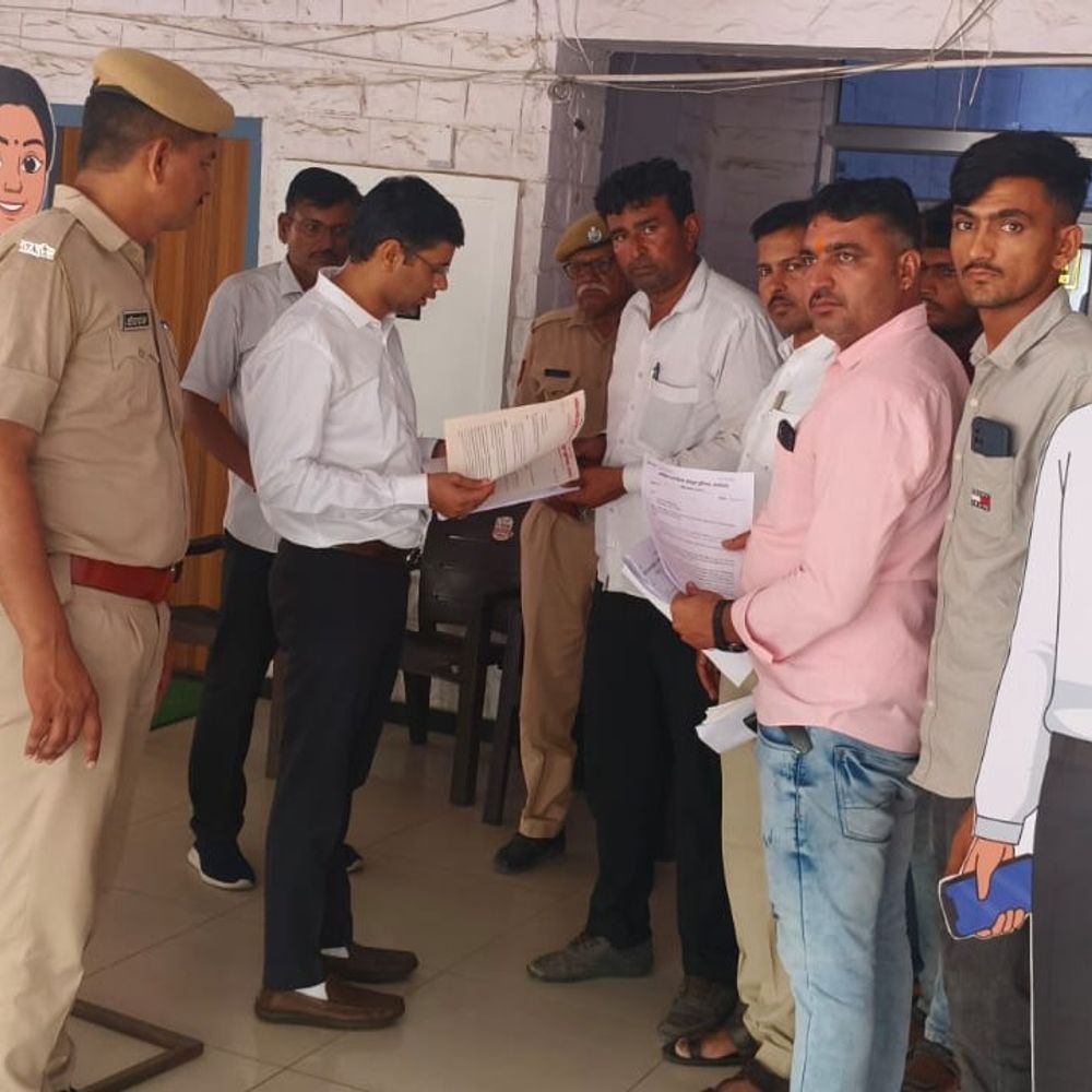 औद्योगिक इकाइयों की कामबंदी से 50 हजार मजदूरों पर संकट:मुआवजा, पुनर्वास और वैकल्पिक रोजगार की मांग, यूनियनों ने सौंपा ज्ञापन