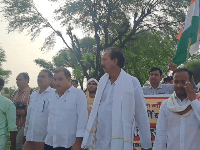 इस्लामपुर से शुरू हुआ है पैदल मार्च:पूर्व मंत्री राजेन्द्र गुढा कर रहे है नेतृत्व,इस्लामपुर का नाम 'श्रीरामपुर' करने की कवायद का विरोध,ग्रामीणों ने कलेक्ट्रेट तक निकाल रहे हैं पैदल मार्च