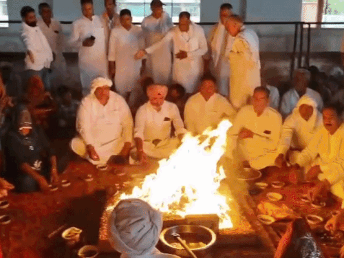 श्रीगंगानगर में कांग्रेस विधायक ने किया सद्बुद्धि यज्ञ:रूबी कुन्नर बोले- कचरा प्लांट के मुद्दे को विधानसभा में उठाऊंगा, आंदोलन की चेतावनी दी