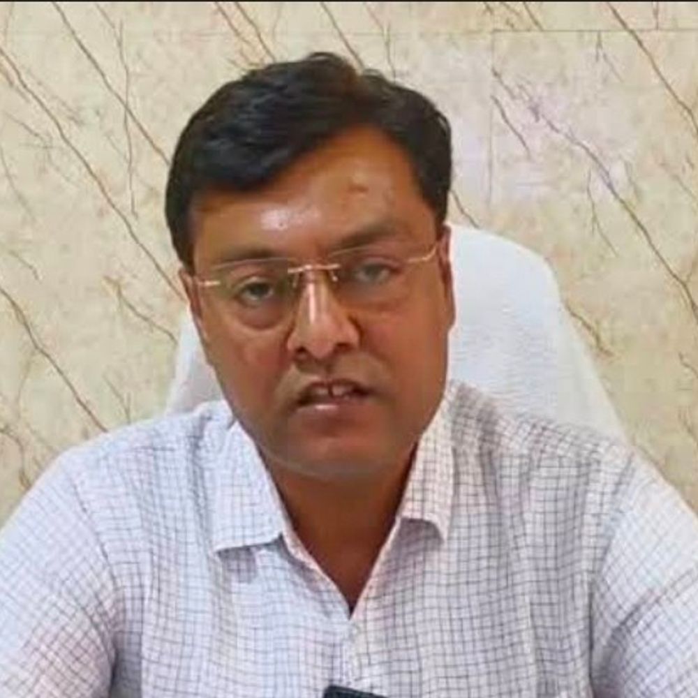 बेसिक शिक्षा विभाग अलर्ट, नामांकन बढ़ाने के निर्देश:जर्जर भवनों की निगरानी और व्यवस्थाएं दुरुस्त करने को बीएसए ने दिया निर्देश