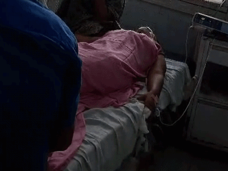MBA छात्रा ने की हॉस्टल में आत्महत्या की कोशिश:साथी छात्राओं ने देखकर फंदे से उतारकर अस्पताल पहुंचाया