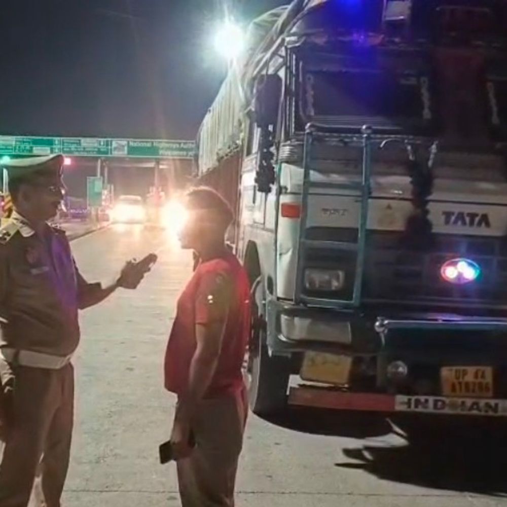 अमेठी पुलिस का सघन चेकिंग अभियान:सड़क हादसे रोकने को ब्रेथ एनालाइजर से हुई वाहनों की जांच