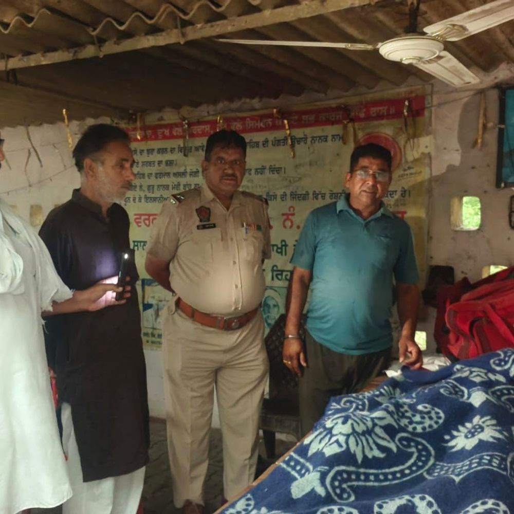 अबोहर बस स्टैंड पर मिला वृद्ध का शव:यूपी का रहने वाला था, 40 साल यहां अकेला रहता था, रिक्शा चलाकर करता था पालन पोषण