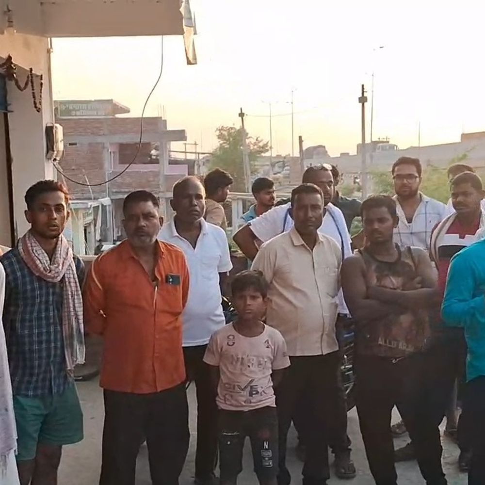 मोहनिया में ज्वेलरी दुकान से 25 लाख की लूट:कैमूर में बदमाशों ने फायरिंग कर वारदात को दिया अंजाम, 45 हजार कैश लेकर फरार