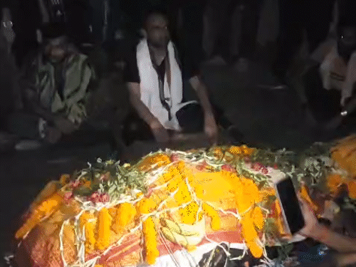 रौशन आनंद बोले-खान सर ने भाई को मरवाया,CBI जांच हो:नेपाल पुलिस की हिरासत में प्रिंस आनंद के 5 दोस्त; पटना लाएगी पुलिस