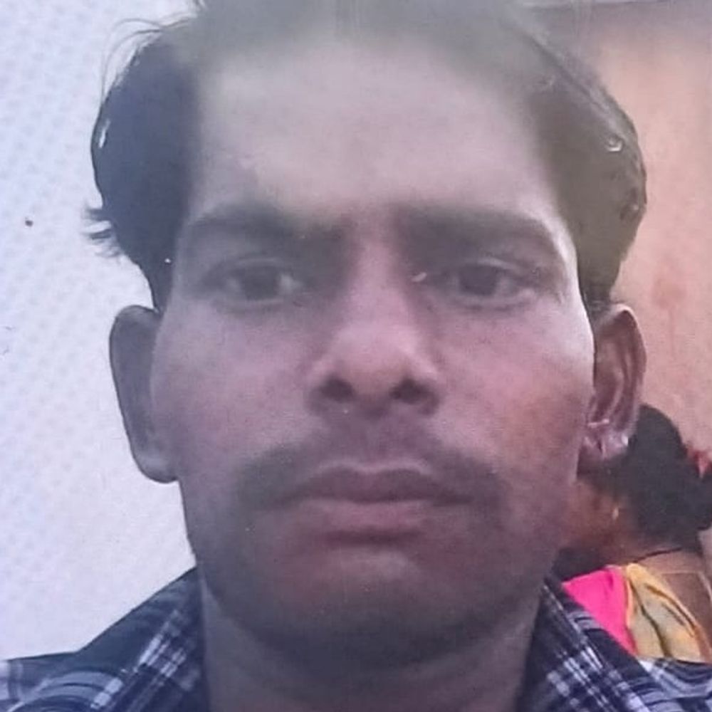 वाराणसी में इलेक्ट्रिक-बोर्ड सुधारते युवक की करंट से मौत:तार में छू गया हाथ ओर तपड़कर तोड़ा दम, पति को आंखों के सामने मरता देखती रही पत्नी