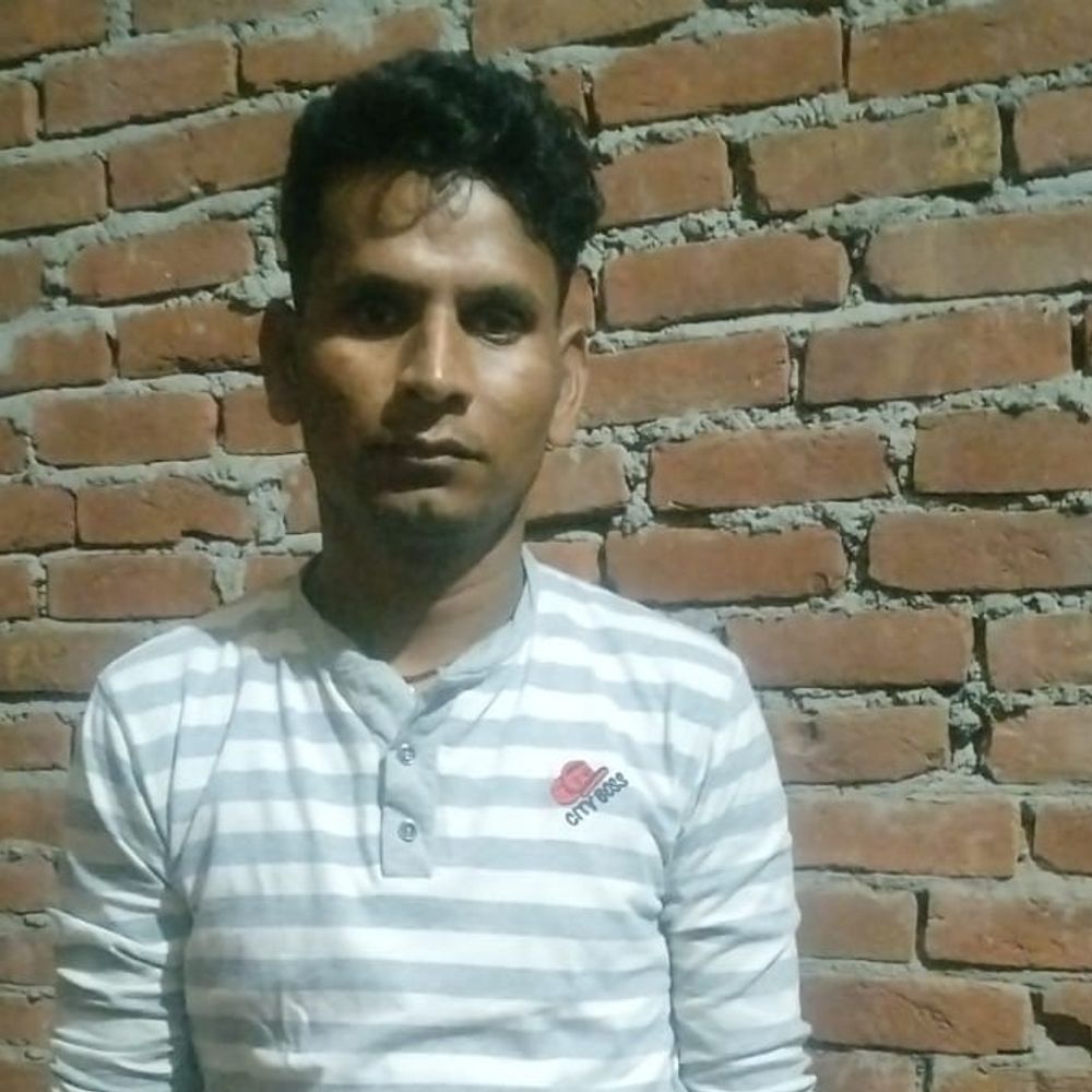 कमरे में पंखे से लटका मिला युवक का शव:अमरोहा के अमहेड़ा गांव में हुई घटना, पत्नी कुछ दिन पहले मायके गई थी
