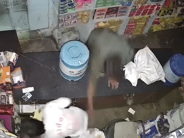 दुकान में चोरी के मामले में 5 आरोपी गिरफ्तार:5.70 लाख की सिगरेट चुराकर कट्टों में भरकर ले गए थे बदमाश, सभी बीकानेर निवासी