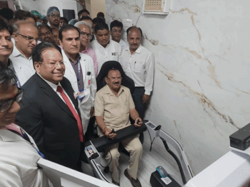 अब रोबोट करेंगे ऑपरेशन, JLN में शुरू हुई हाईटेक सर्जरी:पहले दिन 3 सफल ऑपरेशन,18 करोड़ के दो रोबोट मिले, स्पीकर देवनानी ने किया उद्घाटन